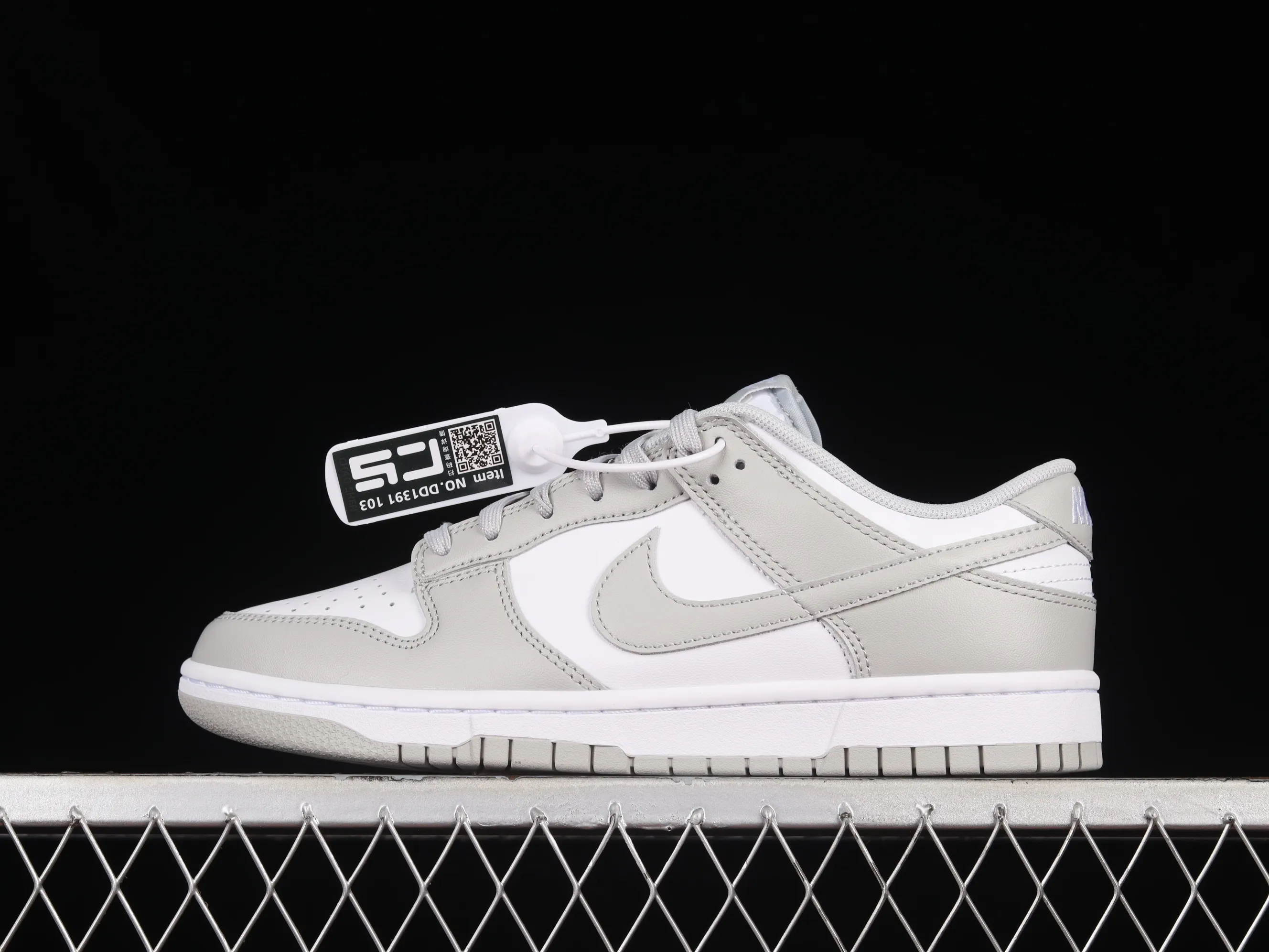 All Categories Nk SB Dunk Series Nk SB Dunk Low Low-top Sneakers Nk SB Dunk Low "Grey Fog" White Gray SB Smashed Backboard Fashion Casual Sneakers DD1391-103